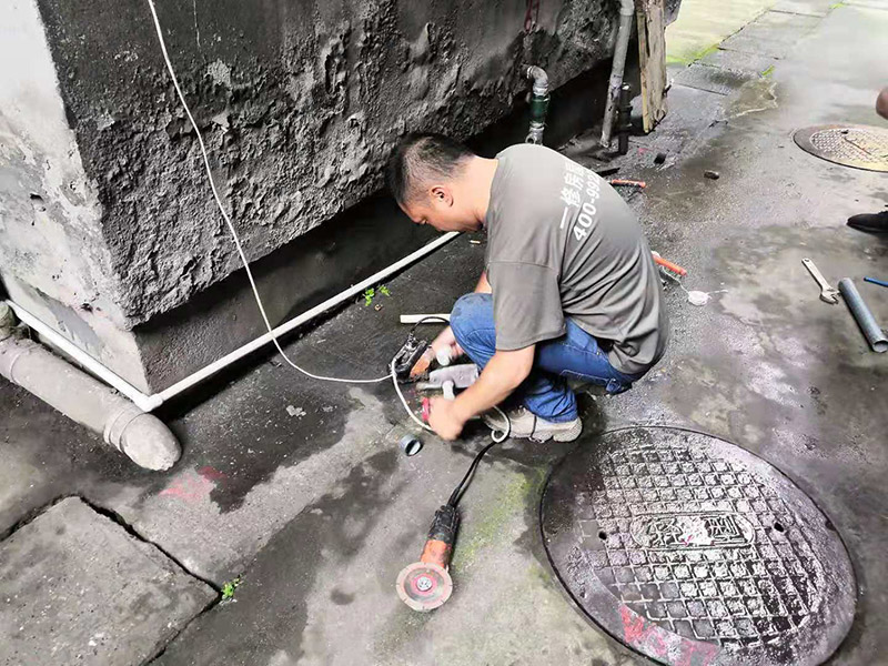 福州陽臺地漏溢水怎么辦，陽臺地漏溢水原因有哪些